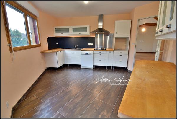 Maison d’architecte polygonale bioclimatique à ossature bois, unique sur le secteur