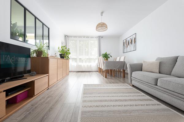 F4 de 74m² avec balcon, box, parking et cave