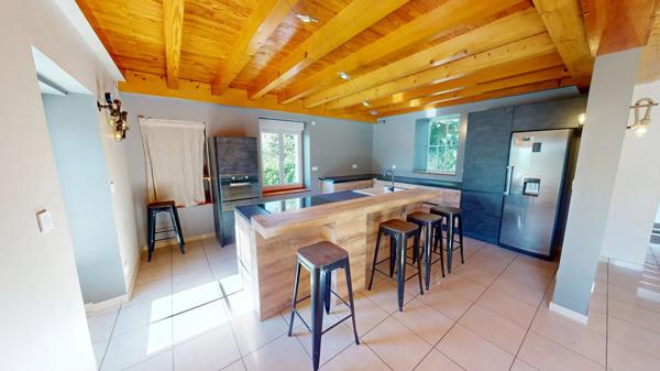 Charmante Demeure Rénovée Secteur Prisé et Calme