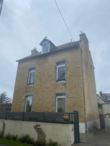 Maison de caractere en pierres de pays, plein centre du guilvinec