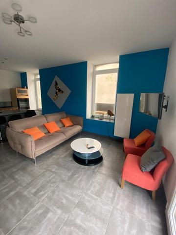 Maison de caractere en pierres de pays, plein centre du guilvinec