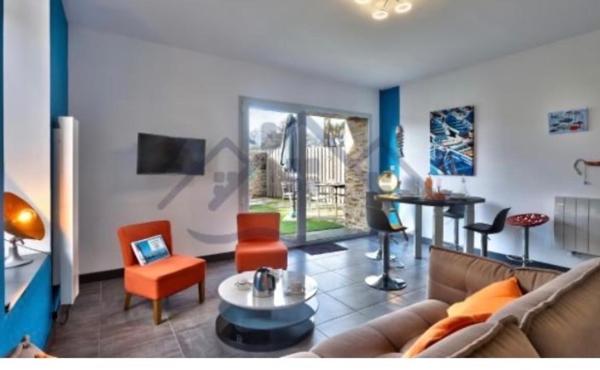 Maison de caractere en pierres de pays, plein centre du guilvinec