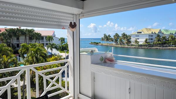 Appartement à louer 897 € CC ST FRANCOIS 2 p 60 m² DPE F