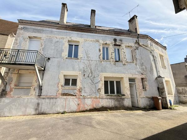 Immeuble 261 m² à Bruyères-et-Montbérault 02860