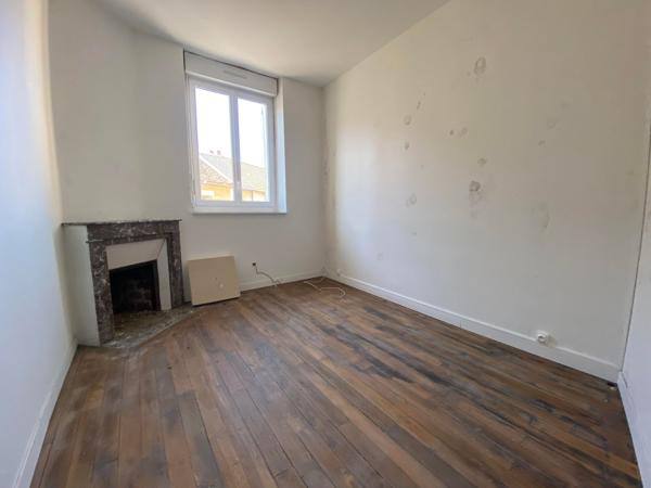 Immeuble 261 m² à Bruyères-et-Montbérault 02860