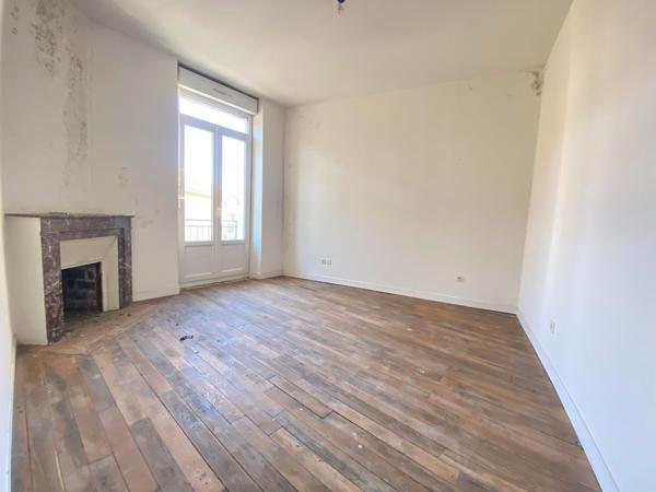 Immeuble 261 m² à Bruyères-et-Montbérault 02860