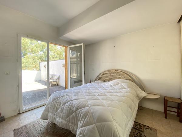 LA TESTE DE BUCH Centre ! Maison 4P de 126 m2, annexe 10 m2, jardin, 2 terrasses, carport !