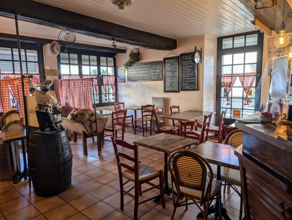 Fonds de commerce
                                                                                                                                                                                                                                                                                                                                                                                                                                            154  m²