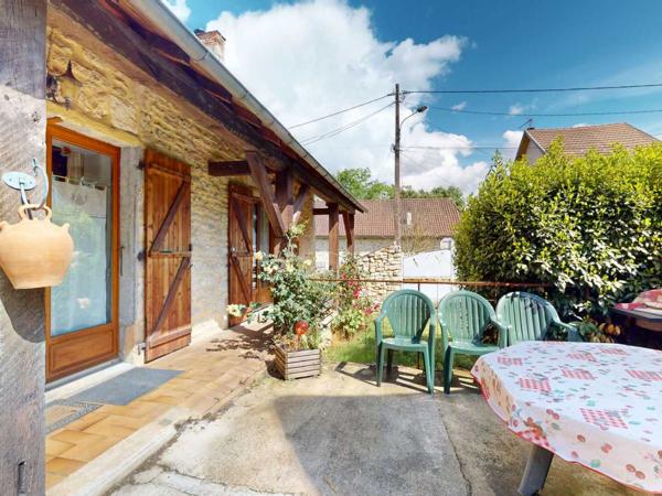Maison ancienne - Montignac-lascaux En Périgord Noir, maison en pierre de 180 m² avec jardin au Lardin-Saint-Lazare.