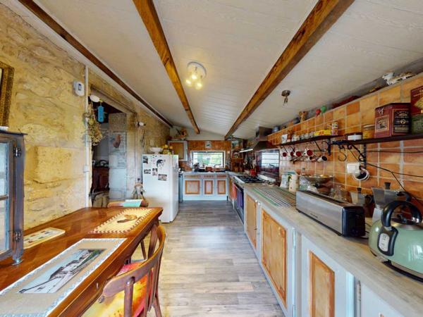 Maison ancienne - Montignac-lascaux En Périgord Noir, maison en pierre de 180 m² avec jardin au Lardin-Saint-Lazare.