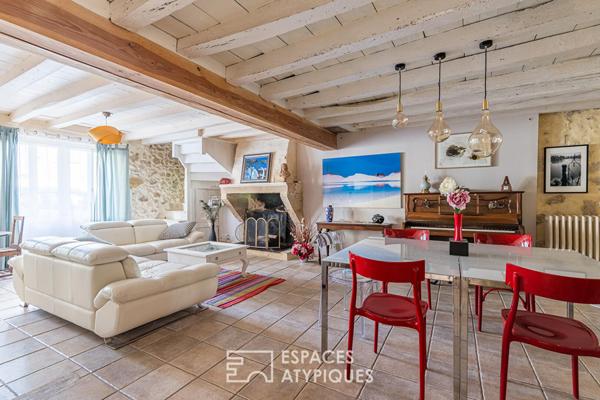 Maison en pierre avec piscine et dépendance