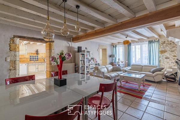 Maison en pierre avec piscine et dépendance