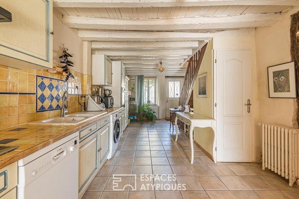 Maison en pierre avec piscine et dépendance