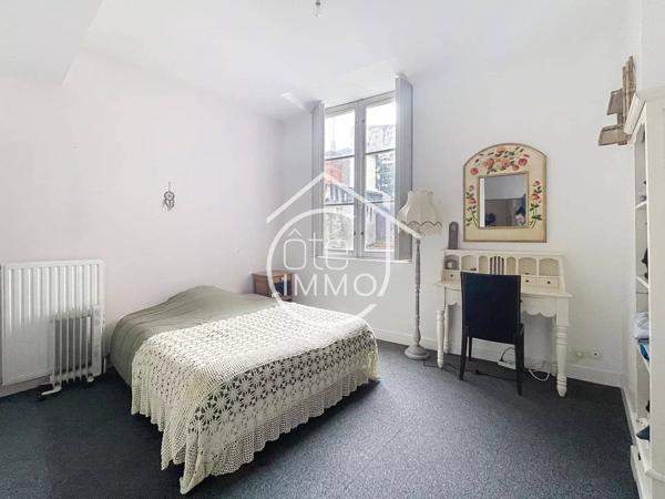 BORDEAUX - Grand appartement T3 en pierre