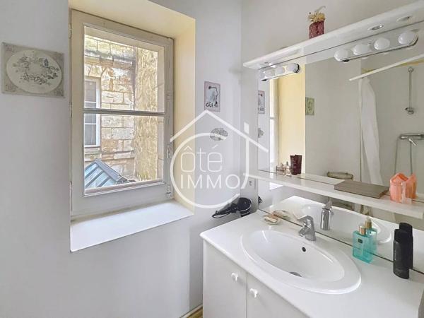 BORDEAUX - Grand appartement T3 en pierre