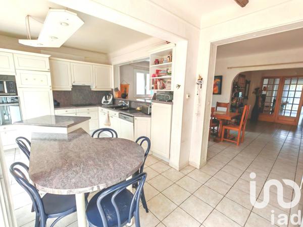 House for sale 8 rooms 204 m² Villemoisson-sur-Orge