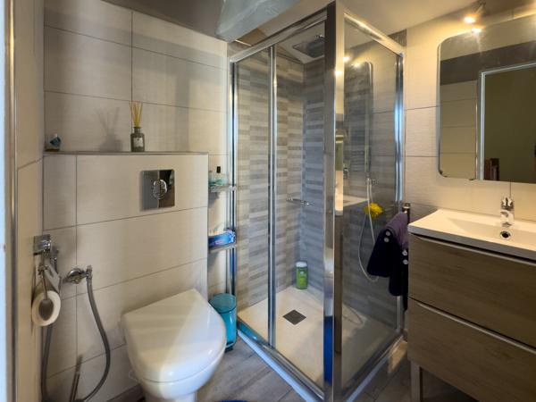 Maison lumineuse en excellent état proche hôpital de Nîmes