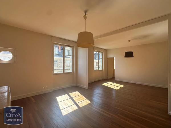 Appartement à louer 3 pièces 102.7m²