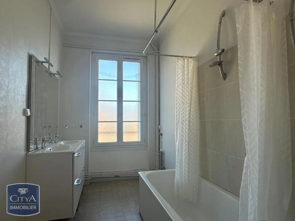 Appartement à louer 3 pièces 102.7m²