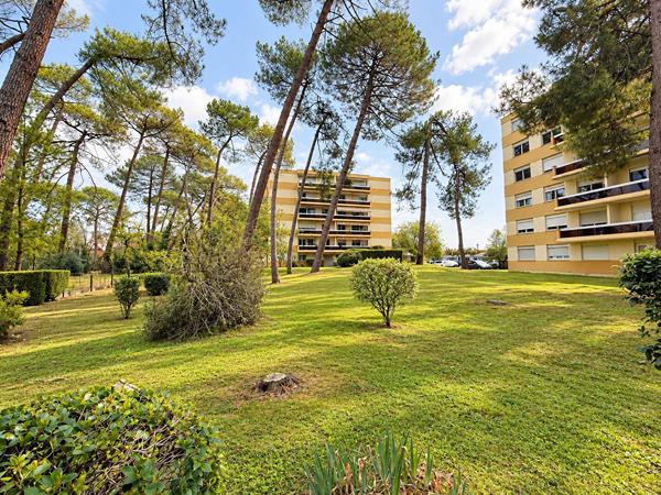 Appartement 2 pièces avec grand balcon, DPE C, vue dégagée sur les pins , parking à Pessac - Cap de Bos