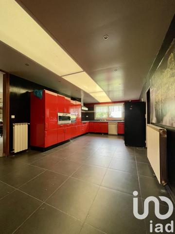 Maison à vendre 12 pièces 630 m² Rue