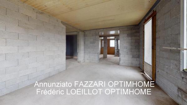 À VENDRE en exclusivité, proche de la Belgique et du Luxembourg, une maison individuelle à terminer sur grand sous-sol avec terrain de 1863 m², Vue panoramique sur la verdure !