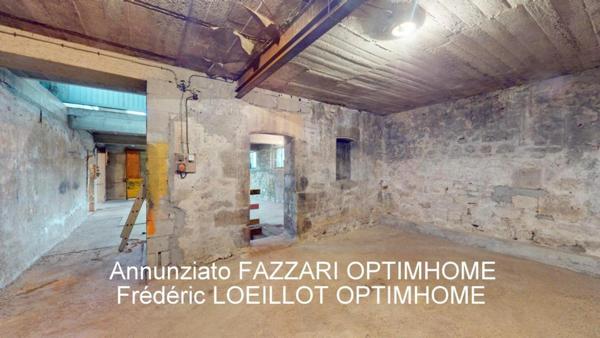 À VENDRE en exclusivité, proche de la Belgique et du Luxembourg, une maison individuelle à terminer sur grand sous-sol avec terrain de 1863 m², Vue panoramique sur la verdure !