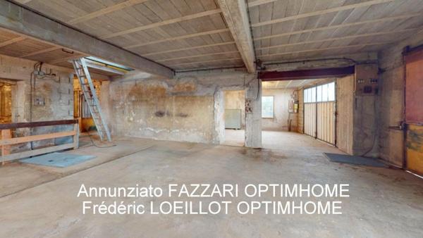 À VENDRE en exclusivité, proche de la Belgique et du Luxembourg, une maison individuelle à terminer sur grand sous-sol avec terrain de 1863 m², Vue panoramique sur la verdure !