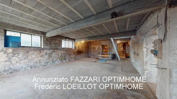 À VENDRE en exclusivité, proche de la Belgique et du Luxembourg, une maison individuelle à terminer sur grand sous-sol avec terrain de 1863 m², Vue panoramique sur la verdure !