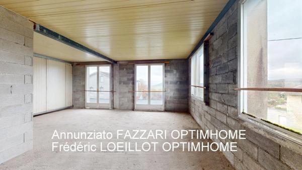 À VENDRE en exclusivité, proche de la Belgique et du Luxembourg, une maison individuelle à terminer sur grand sous-sol avec terrain de 1863 m², Vue panoramique sur la verdure !