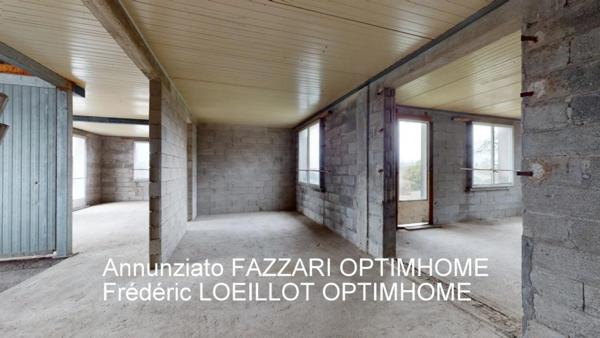 À VENDRE en exclusivité, proche de la Belgique et du Luxembourg, une maison individuelle à terminer sur grand sous-sol avec terrain de 1863 m², Vue panoramique sur la verdure !