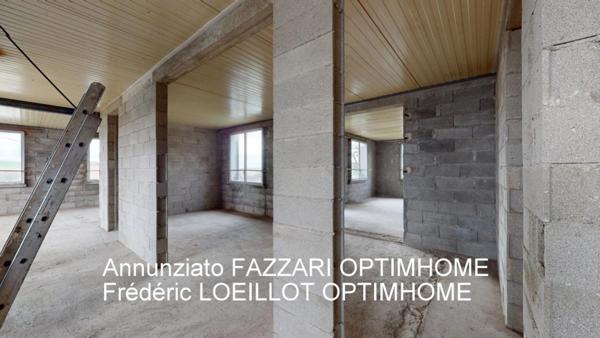 À VENDRE en exclusivité, proche de la Belgique et du Luxembourg, une maison individuelle à terminer sur grand sous-sol avec terrain de 1863 m², Vue panoramique sur la verdure !