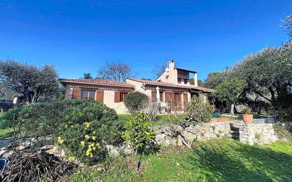 Maison à vendre    4 pièces • 131 m2 Roquefort-les-Pins