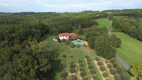 A Vendre propriété Malabat 142 m2 5 pièces 3 chambres