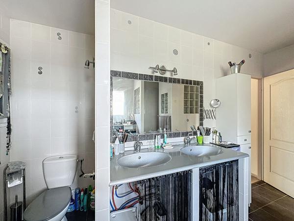 A Vendre propriété Malabat 142 m2 5 pièces 3 chambres