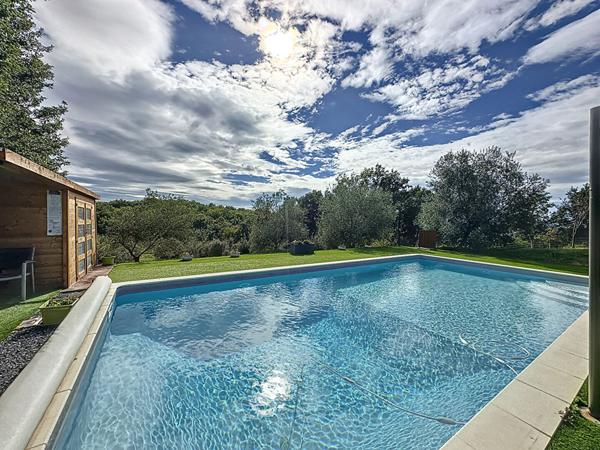 A Vendre propriété Malabat 142 m2 5 pièces 3 chambres