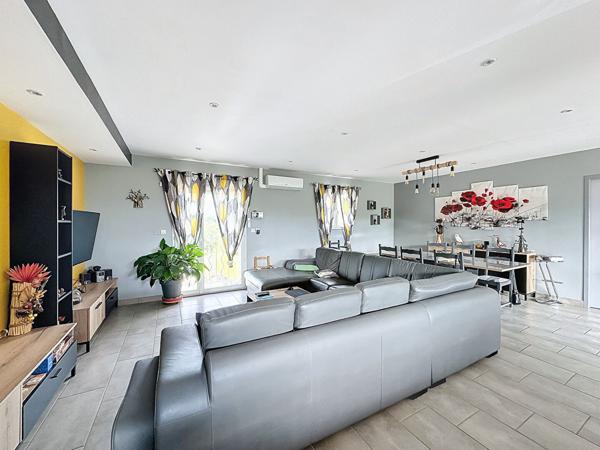 A Vendre propriété Malabat 142 m2 5 pièces 3 chambres