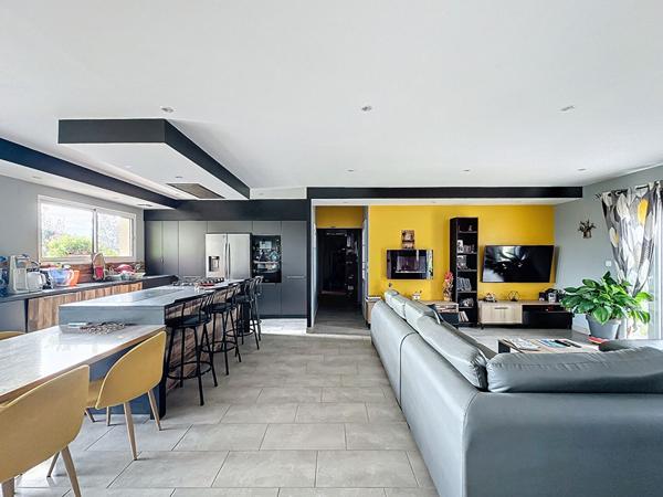 A Vendre propriété Malabat 142 m2 5 pièces 3 chambres