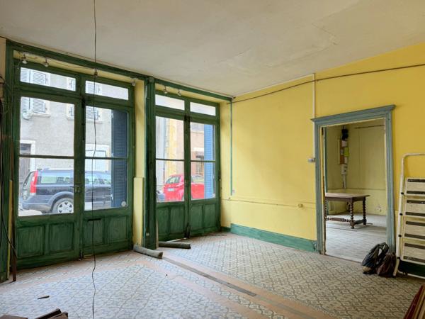 MAISON 5 PIECES - CHATEAUNEUF - 150m² - LOCAL COMMERCIAL + APPARTEMENT A RENOVER - TERRAIN 412 m²