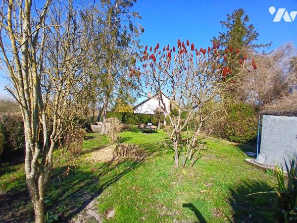 Salle à manger, cuisine, salon, salle de bains, bureau, 2 chambres, garage