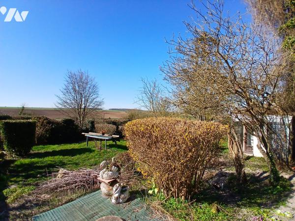 Salle à manger, cuisine, salon, salle de bains, bureau, 2 chambres, garage