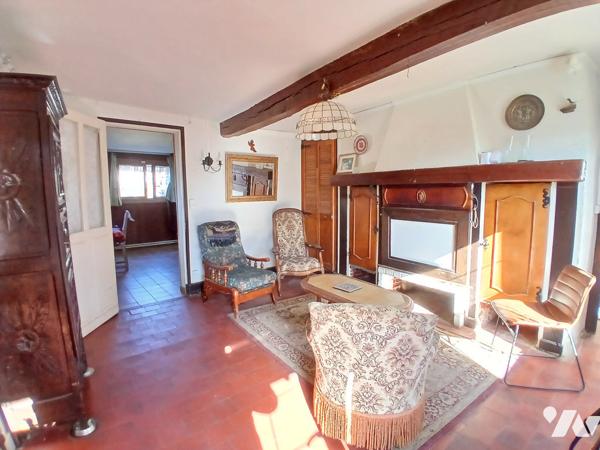 Salle à manger, cuisine, salon, salle de bains, bureau, 2 chambres, garage