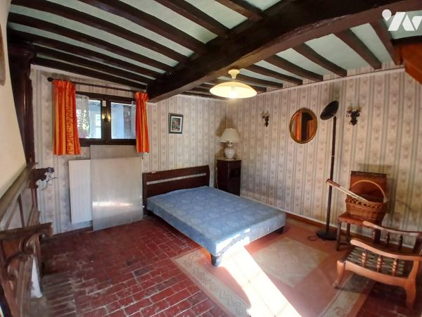 Salle à manger, cuisine, salon, salle de bains, bureau, 2 chambres, garage