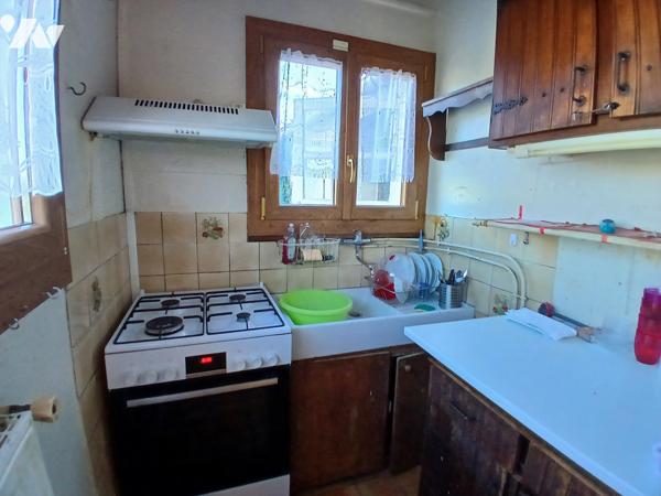 Salle à manger, cuisine, salon, salle de bains, bureau, 2 chambres, garage