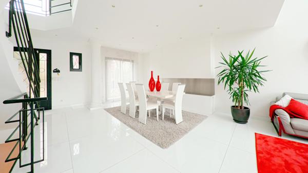 Maison
         5 pièces
        - 150 m² Bien prestige 899 000 € *