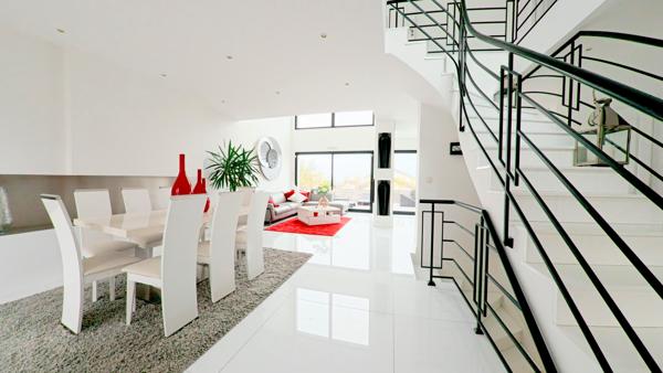 Maison
         5 pièces
        - 150 m² Bien prestige 899 000 € *