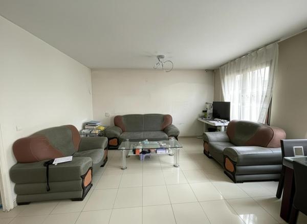 maison familiale, 130 m2 avec grand local/atelier  45 m2 Prix : 588 000
