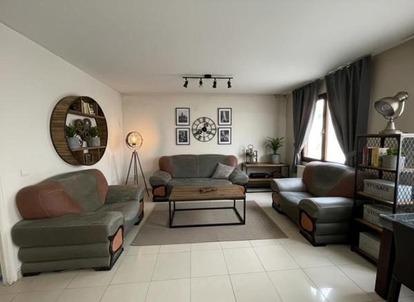 maison familiale, 130 m2 avec grand local/atelier  45 m2 Prix : 588 000