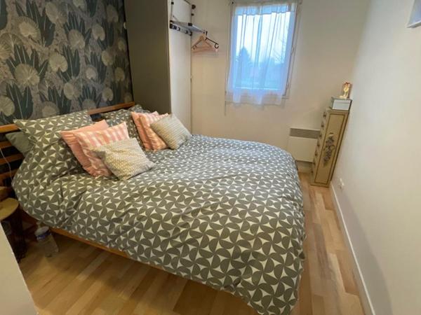 maison familiale, 130 m2 avec grand local/atelier  45 m2 Prix : 588 000