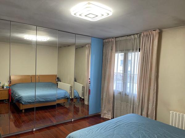 maison familiale, 130 m2 avec grand local/atelier  45 m2 Prix : 588 000